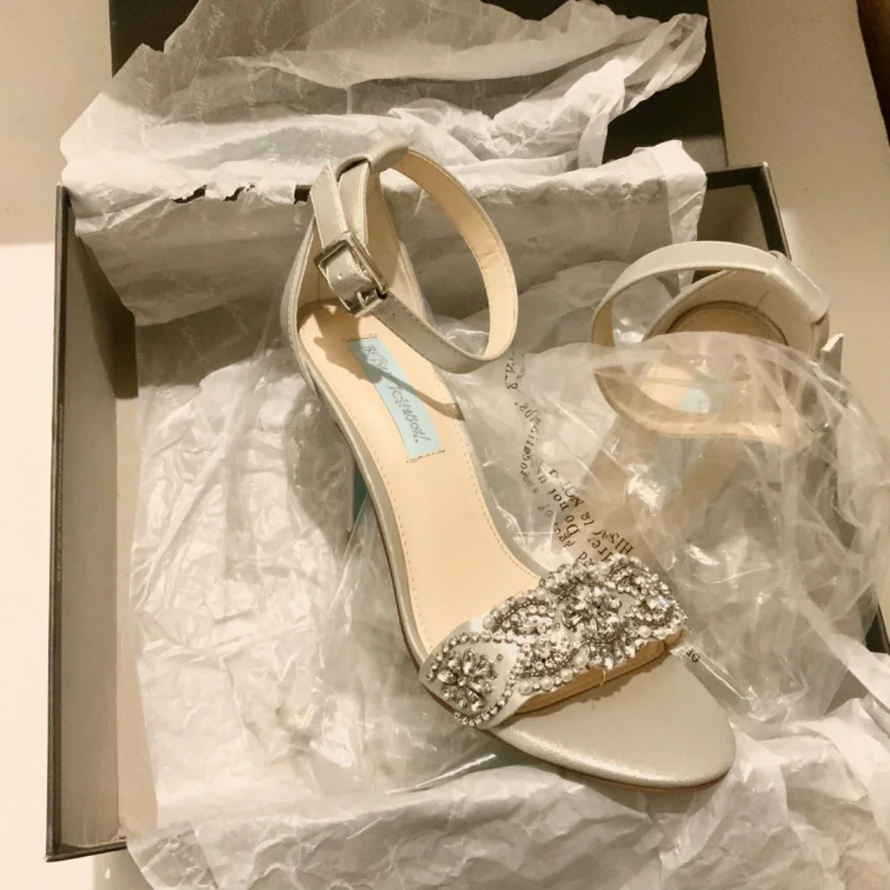 Betsey Johnson Gina Jeweled Ankle Strap Dress Sandals Silve Satin Stiletto Heels - Picture 8 of 8